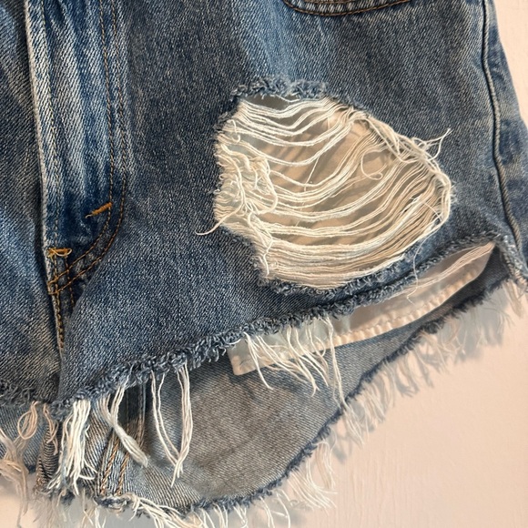 Levis Distressed Shorts in Dark Blue Wash Sz30 - Picture 5 of 6